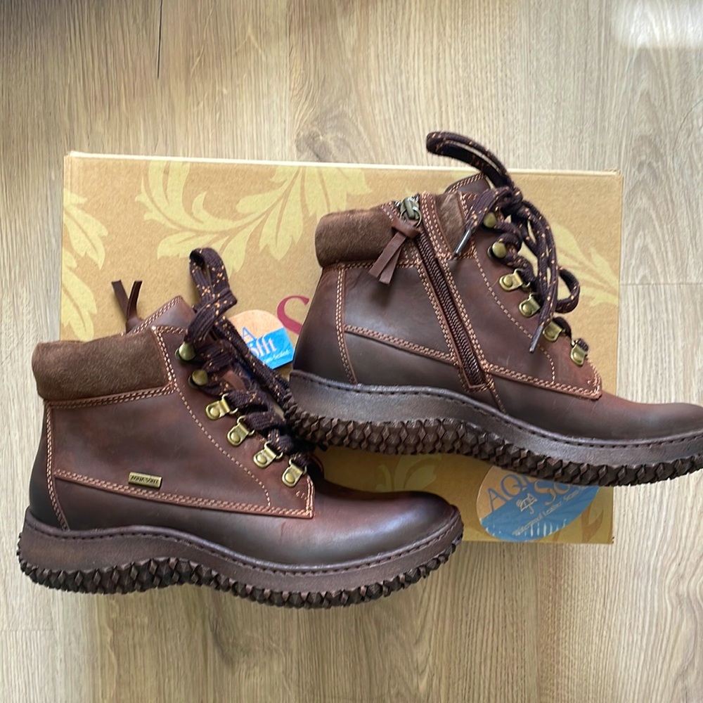 Sofft waterproof leather hiking boots